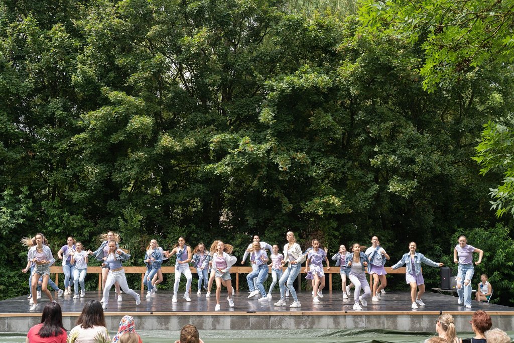 Show 04 094.jpg